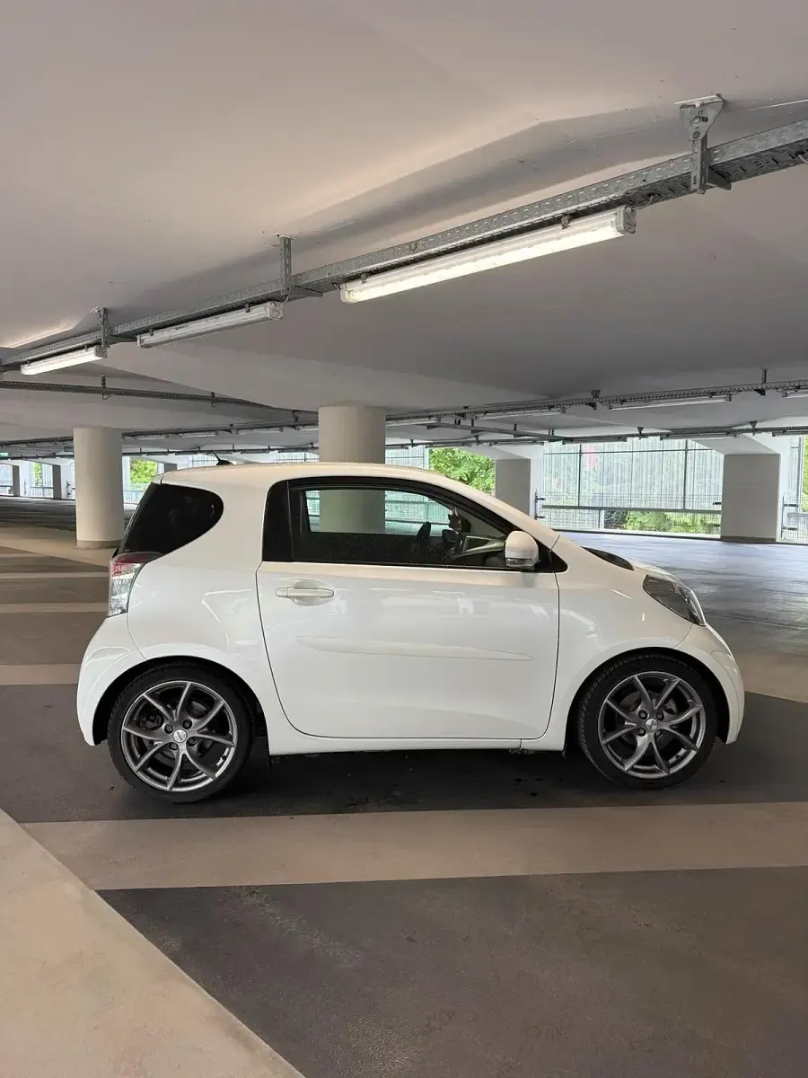 Second-hand Toyota iQ 98 CP (72 kW) 2010 Alb Hatchback