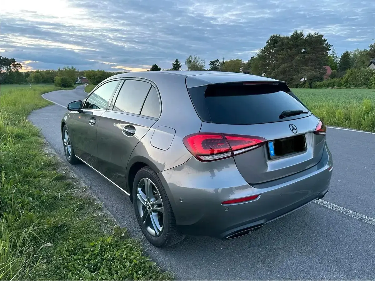 Gebraucht Mercedes A200 163 PS (119 kW) 2018 Grau Kleinwagen