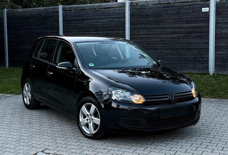 Schwarz Gebraucht 2010 VW Golf VI Limousine | 8.000 € (Etwas zu teuer) - Bild 1/4