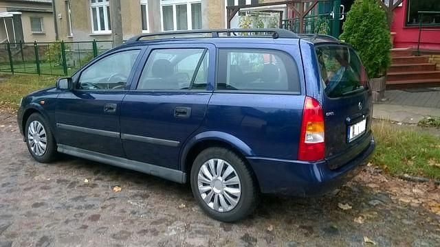 Blau Gebraucht 1998 Opel Astra Kombi | 1.500 € (Fairer Preis) - Bild 1/4