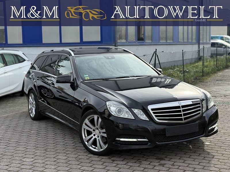 Schwarz Gebraucht 2011 Mercedes E200 Avantgarde Kombi | 6.600 € (Fairer Preis) - Bild 1/4