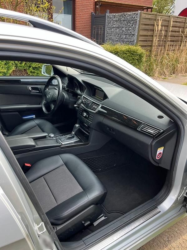 Gebraucht Mercedes E220 Avantgarde 170 PS (125 kW) 2010 Grau Kombi