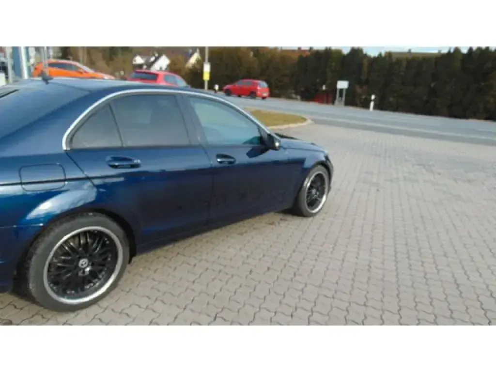 Gebraucht Mercedes C220 170 PS (125 kW) 2013 Blau Limousine