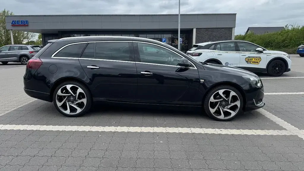 Gebraucht Opel Insignia 194 PS (142 kW) 2015 Schwarz Kombi