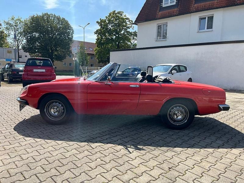 Gebraucht Alfa Romeo Spider 126 PS (92 kW) 1977 Rot Cabrio