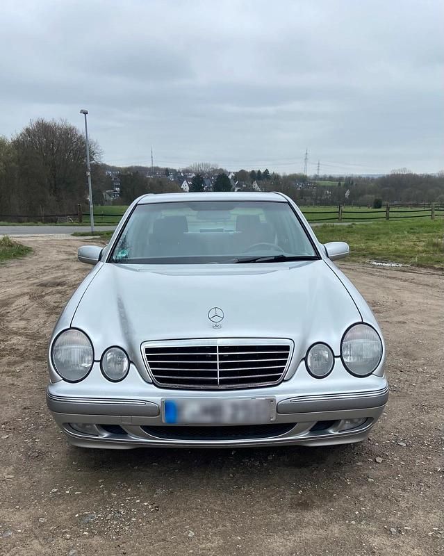 Gebraucht Mercedes E240 Elegance 170 PS (125 kW) 2000 Silber Limousine