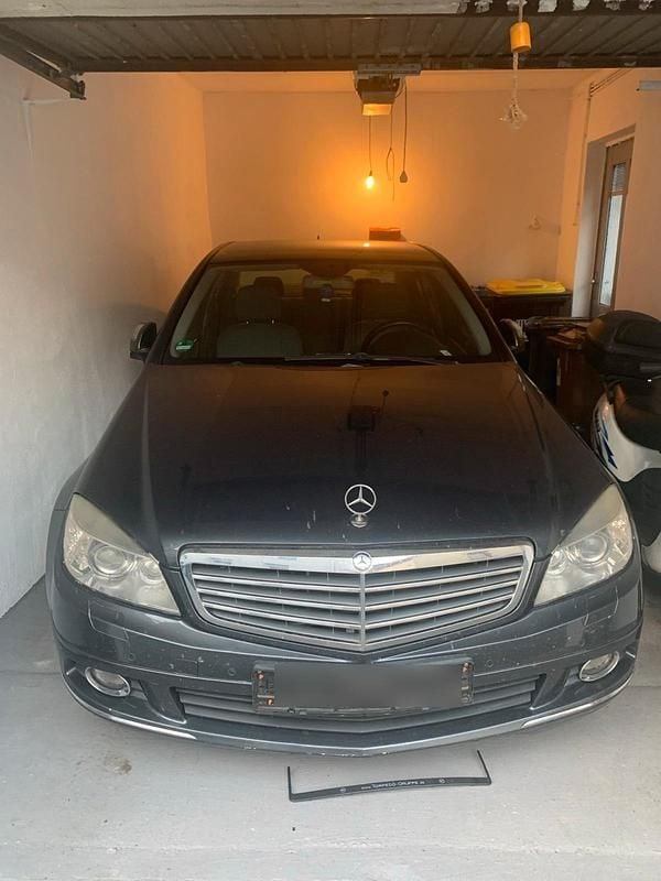 Grau Gebraucht 2007 Mercedes C320 Limousine | 7.900 € (Teuer) - Bild 1/4