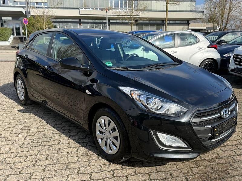 Gebraucht Hyundai i30 Classic 110 PS (80 kW) 2015 Schwarz Limousine