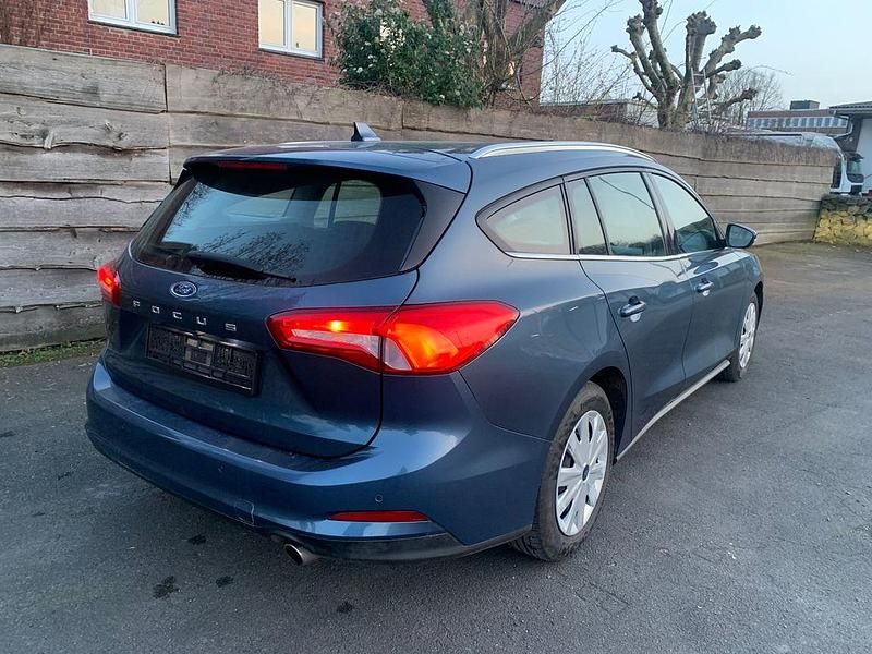 Gebraucht Ford Focus Cool & Connect 95 PS (69 kW) 2022 Blau Limousine