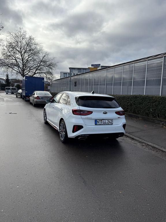 Gebraucht Kia Ceed GT GT 204 PS (150 kW) 2018 Weiß Limousine