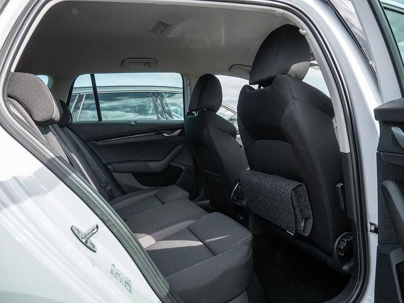 Gebraucht Skoda Octavia Selection 150 PS (110 kW) 2025 Weiß Kombi