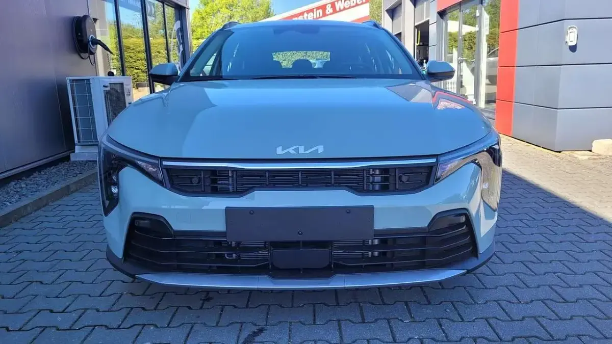 Neu Kia K4 150 PS (110 kW) 2026 Grau Kombi