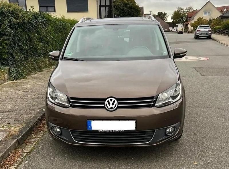 Gebraucht VW Touran Trendline 140 PS (102 kW) 2012 Braun Van / Kleinbus