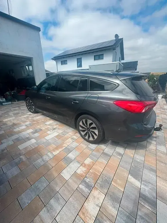 Gebraucht Ford Focus Cool & Connect 150 PS (110 kW) 2019 Grau Limousine