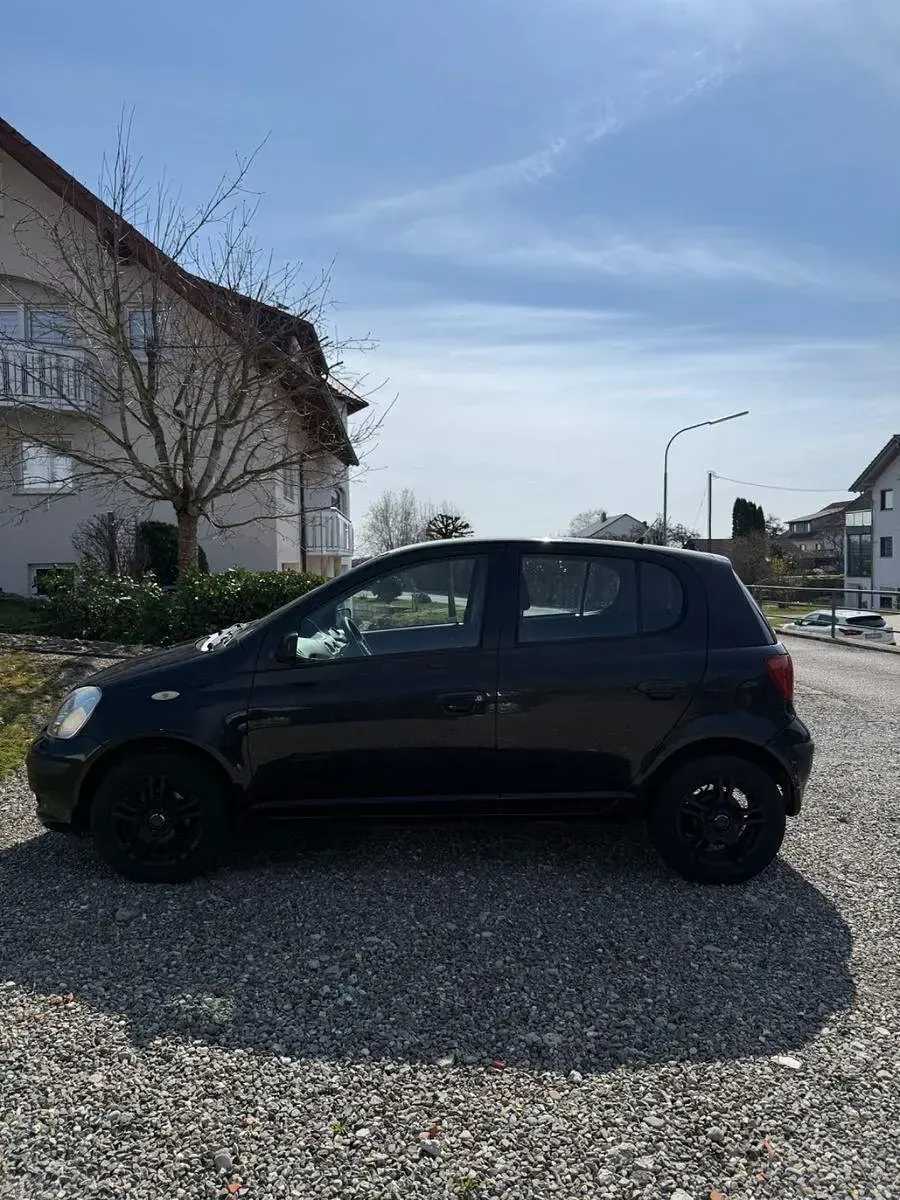 Gebraucht Toyota Yaris 65 PS (47 kW) 2003 Schwarz Limousine