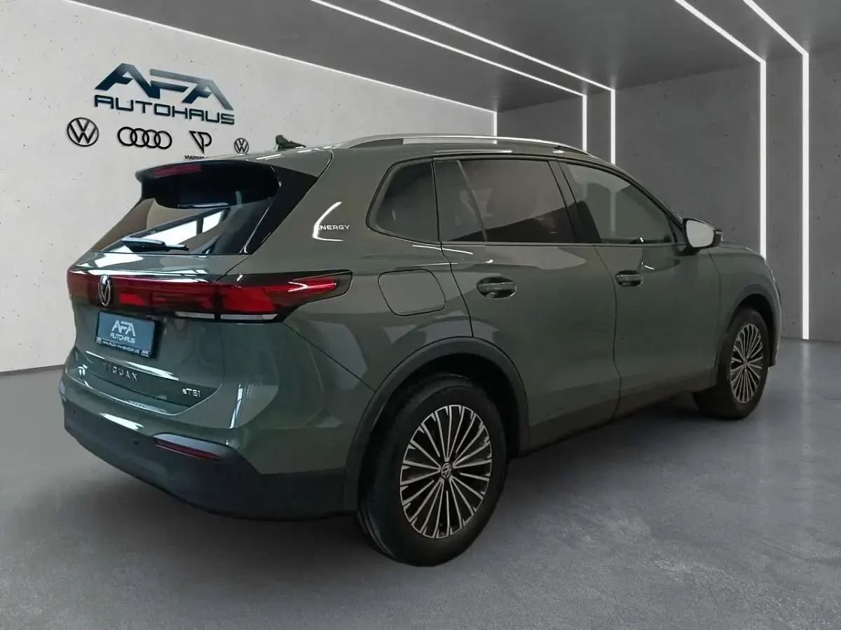 Gebraucht VW Tiguan 150 PS (110 kW) 2026 Grün SUV