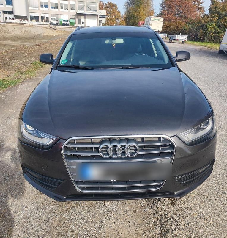Schwarz Gebraucht 2013 Audi A4 Kombi | 11.000 € (Etwas zu teuer) - Bild 1/4