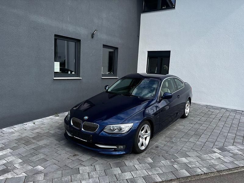 Blau Gebraucht 2012 BMW 325 Sport Line Coupé | 13.999 € (Fairer Preis) - Bild 1/4
