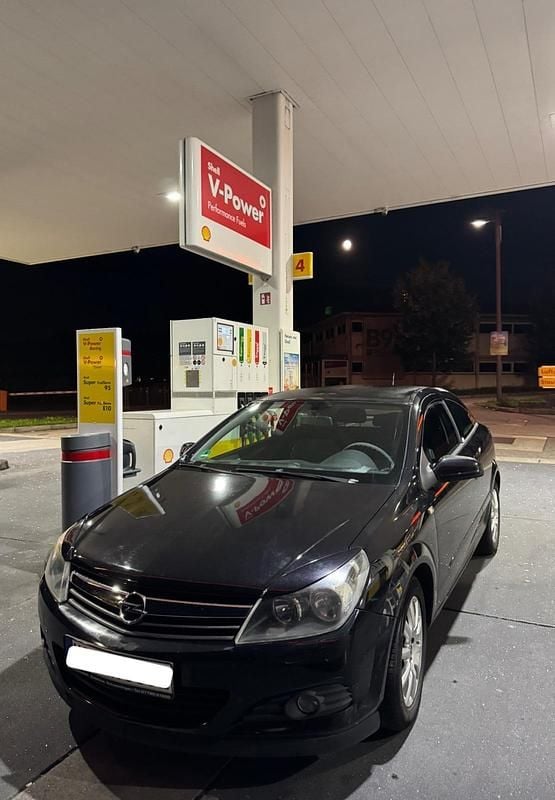 Schwarz Gebraucht 2005 Opel Astra GTC Kombi | 2.700 € (Fairer Preis) - Bild 1/4