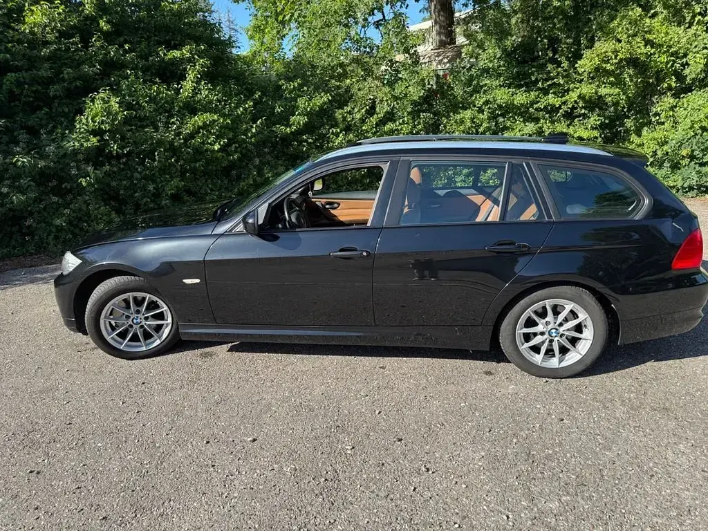 Gebraucht BMW 320 184 PS (135 kW) 2012 Schwarz Kombi