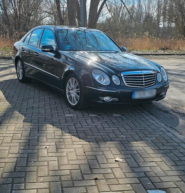 Gebraucht Mercedes E320 Avantgarde 190 PS (139 kW) 2007 Schwarz Limousine
