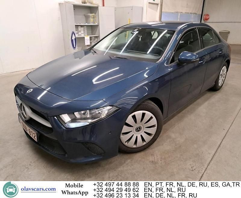 Blau Gebraucht 2020 Mercedes A160 Limousine | 15.246 € (Guter Preis) - Bild 1/4