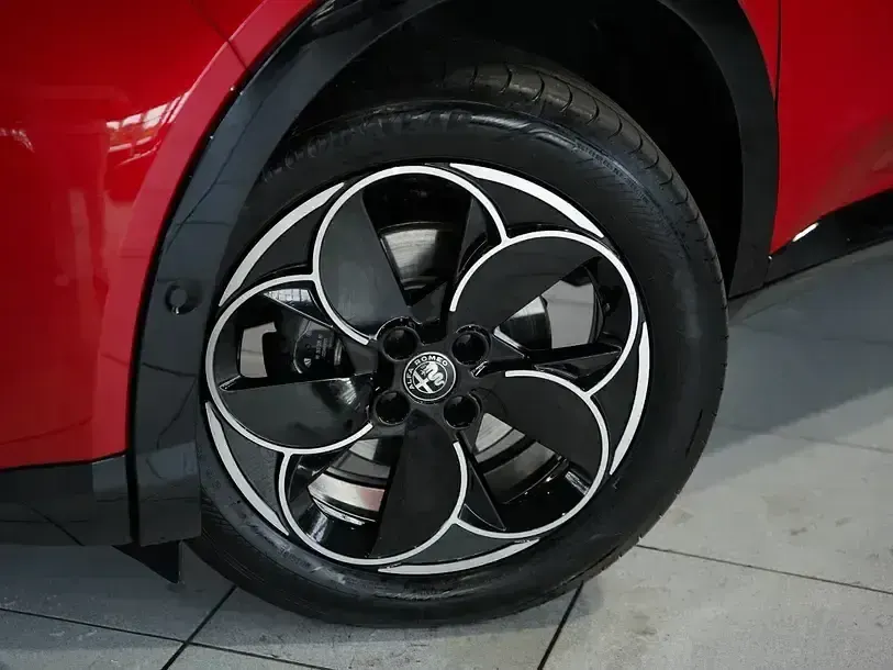 Gebraucht Alfa Romeo Junior 136 PS (100 kW) 2025 Rot SUV