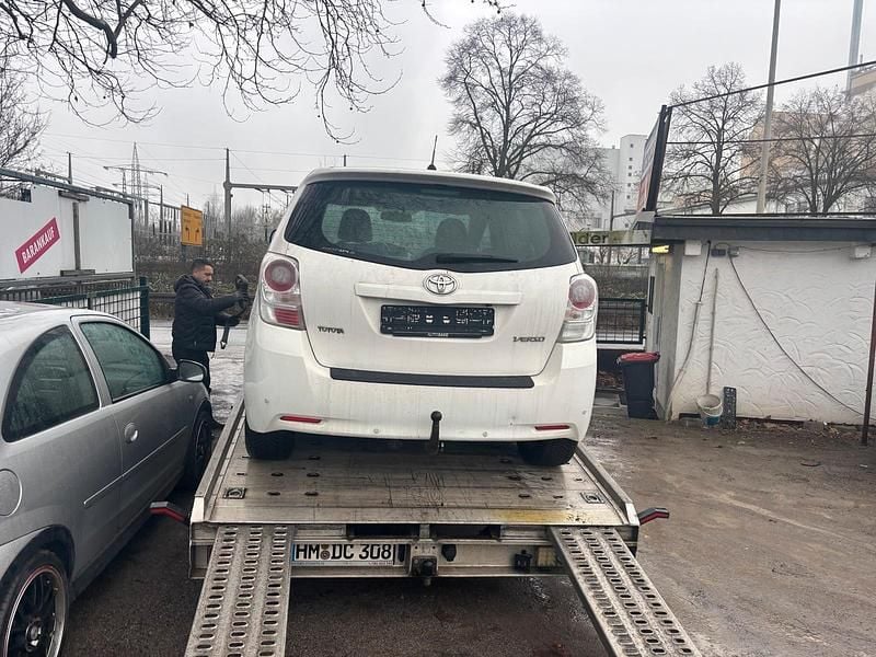 Gebraucht Toyota Verso 150 PS (110 kW) 2010 Weiß Van / Kleinbus