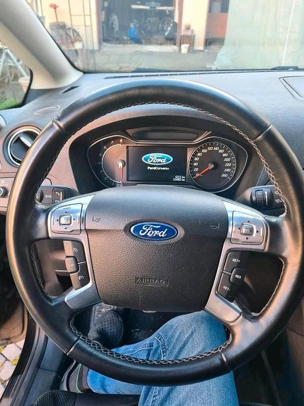 Gebraucht Ford S-MAX Titanium 160 PS (117 kW) 2013 Schwarz Van / Kleinbus