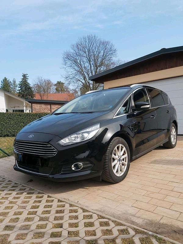 Gebraucht Ford S-MAX Titanium 180 PS (132 kW) 2017 Schwarz Van / Kleinbus