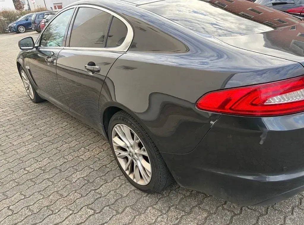 Używany Jaguar XF 200 KM (147 kW) 2013 Szary Sedan/Limuzyna