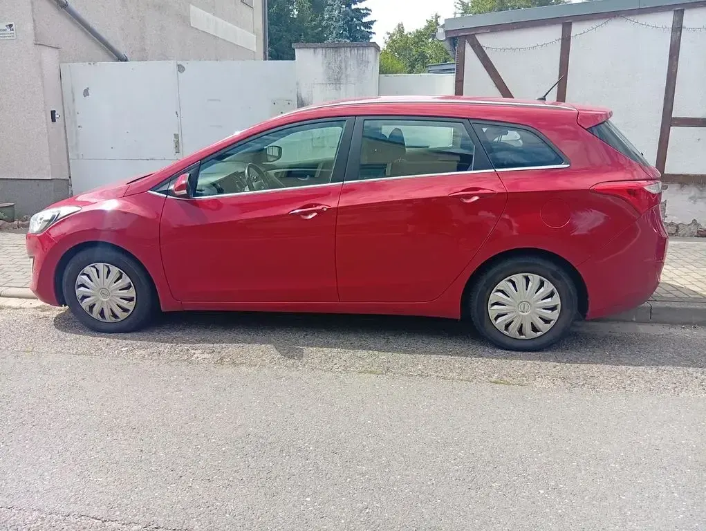 Gebraucht Hyundai i30 Style 120 PS (88 kW) 2014 Rot Kombi
