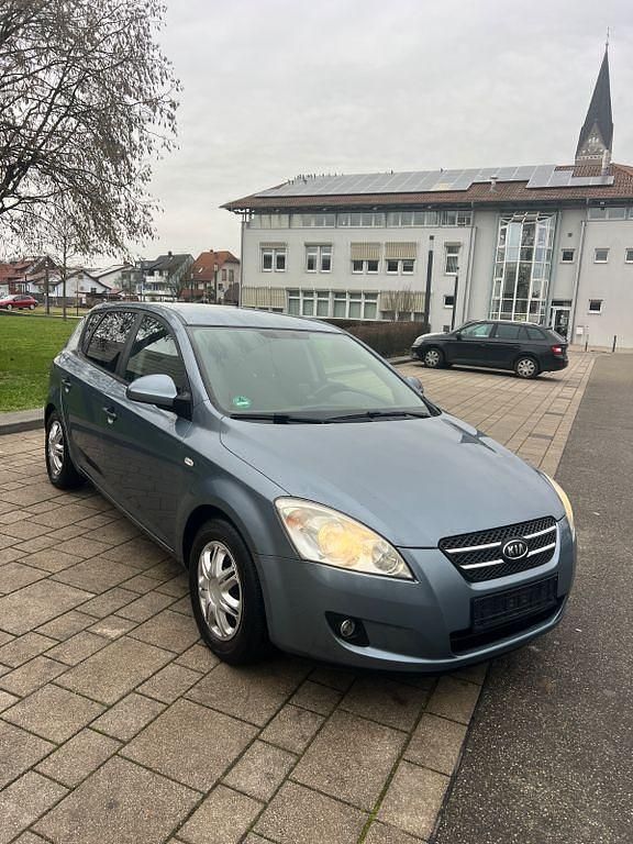 Blau Gebraucht 2010 Kia Ceed Kleinwagen | 2.999 € (Guter Preis) - Bild 1/4