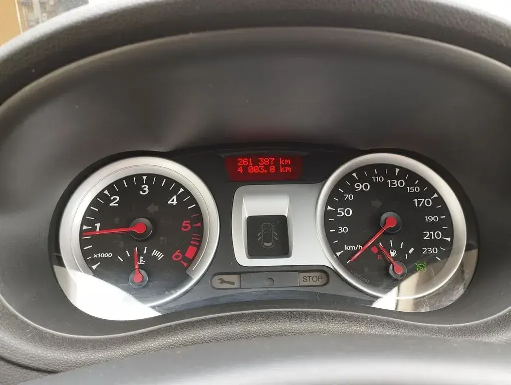 Gebraucht Renault Clio Night&Day 106 PS (77 kW) 2011 Silber Limousine