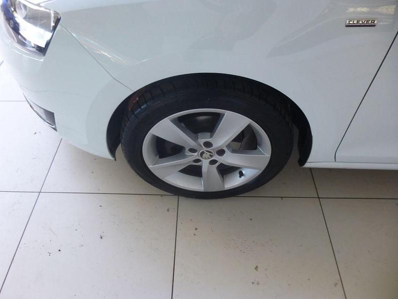 Gebraucht Skoda Rapid Clever 95 PS (69 kW) 2018 Laserweiss Kleinwagen