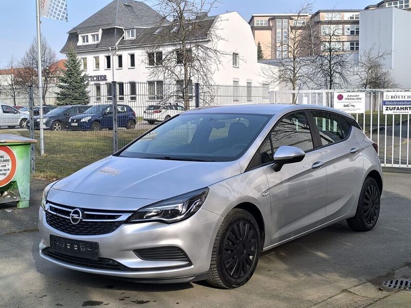Gebraucht Opel Astra Edition 110 PS (80 kW) 2016 Silber Limousine