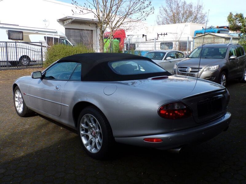 Gebraucht Jaguar XKR Supercharged 363 PS (266 kW) 2001 Silber Cabrio