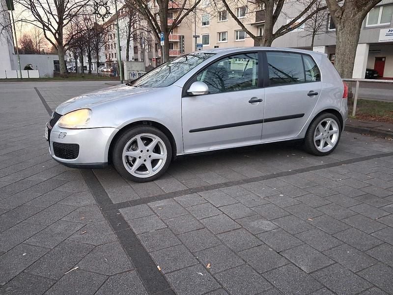 Silber Gebraucht 2005 VW Golf IV GT Kleinwagen | 2.299 € (Fairer Preis) - Bild 1/4