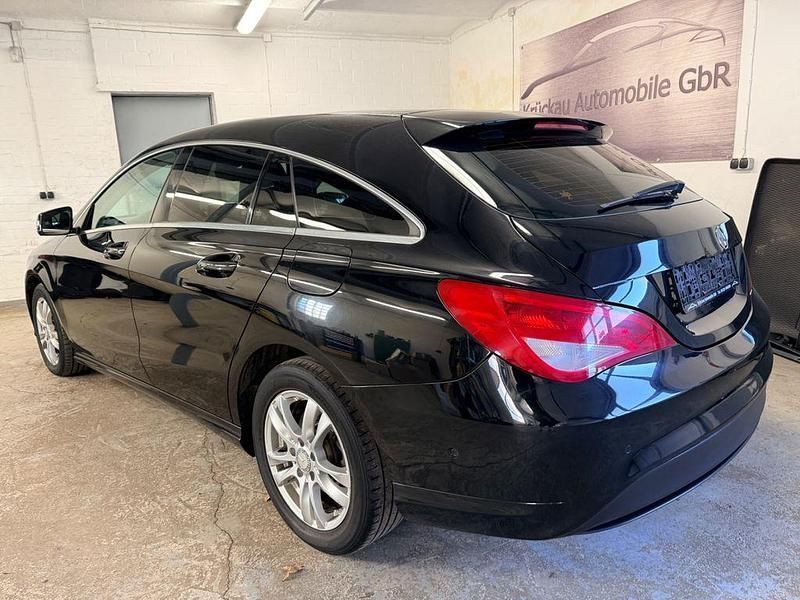 Gebraucht Mercedes CLA200 Shooting Brake 136 PS (100 kW) 2015 Schwarz Kombi