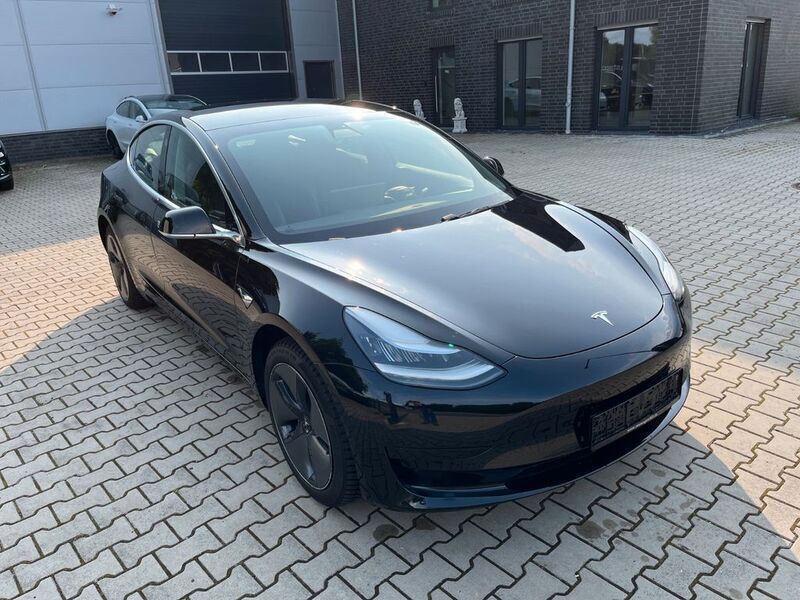 Schwarz Gebraucht 2020 Tesla Model 3 Standard Range Plus Limousine | 17.100 € (Fairer Preis) - Bild 1/4