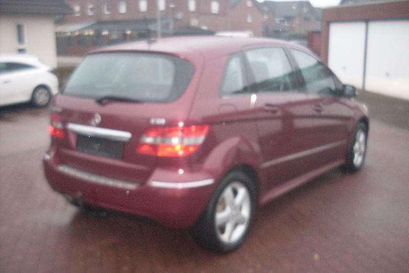 Gebraucht Mercedes B200 140 PS (102 kW) 2008 Rot Van / Kleinbus