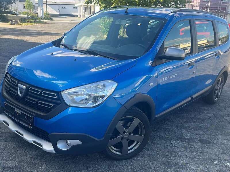 Blau sky Gebraucht 2017 Dacia Lodgy Celebration Van / Kleinbus | 6.499 € (Fairer Preis) - Bild 1/4