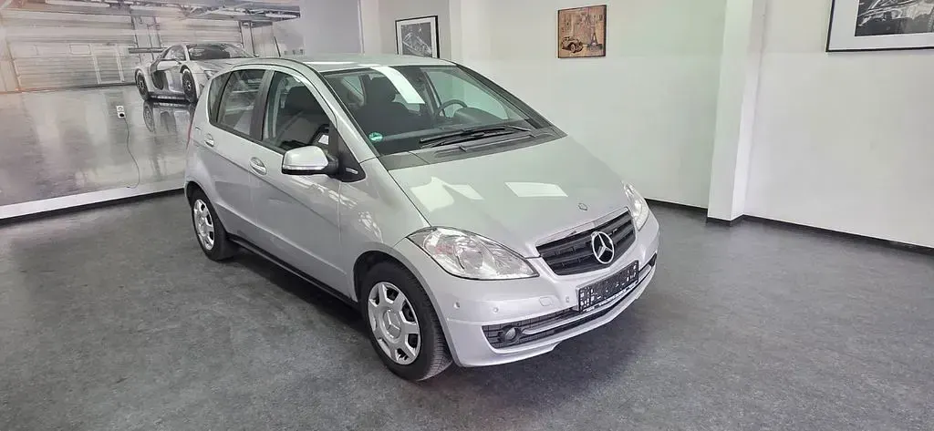 Gebraucht Mercedes A160 Elegance 95 PS (69 kW) 2011 Silber Van / Kleinbus