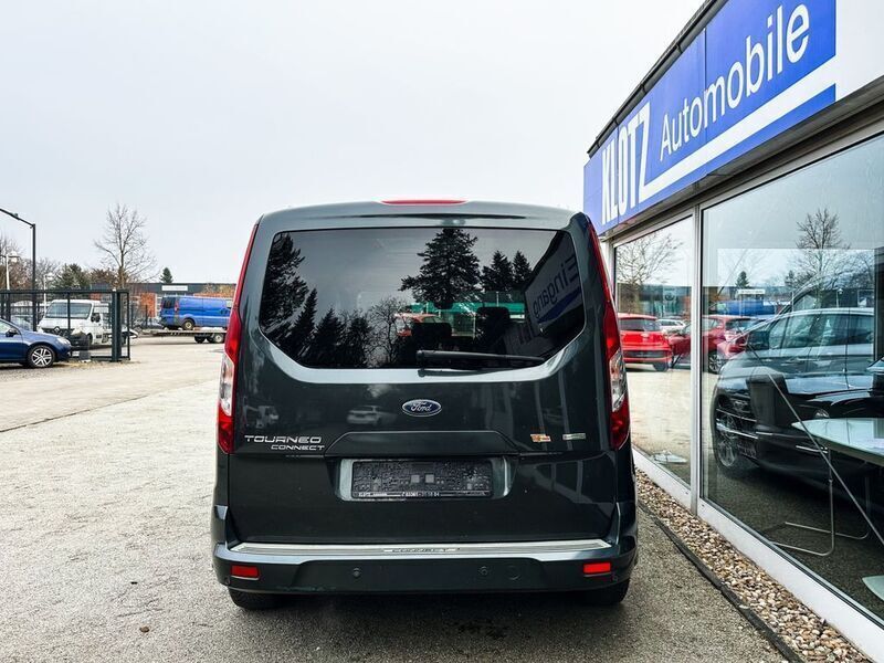 Gebraucht Ford Tourneo Connect Titanium 101 PS (74 kW) 2018 Mambagrün (metallic) Van / Kleinbus