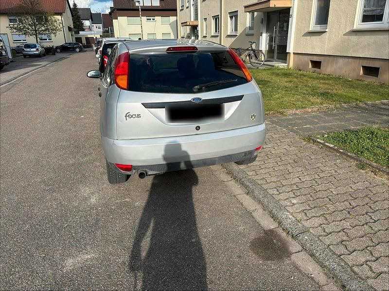 Gebraucht Ford Focus 101 PS (74 kW) 2000 Silber Kleinwagen