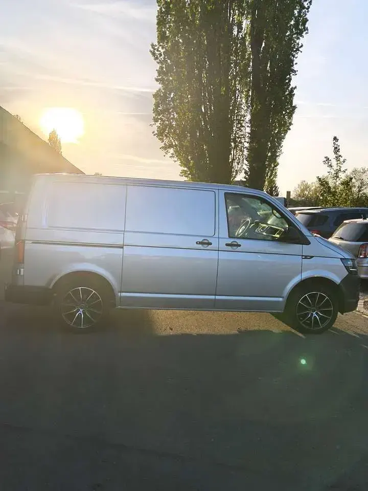 Gebraucht VW T6 150 PS (110 kW) 2016 Silber Van