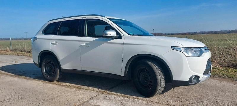 Gebraucht Mitsubishi Outlander 150 PS (110 kW) 2015 Weiß SUV