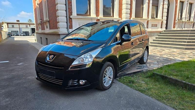 Schwarz Gebraucht 2012 Peugeot 5008 Van / Kleinbus | 5.600 € (Guter Preis) - Bild 1/4