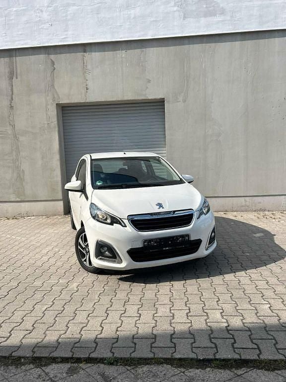 Weiß Gebraucht 2015 Peugeot 108 Allure Kleinwagen | 4.490 € (Fairer Preis) - Bild 1/4