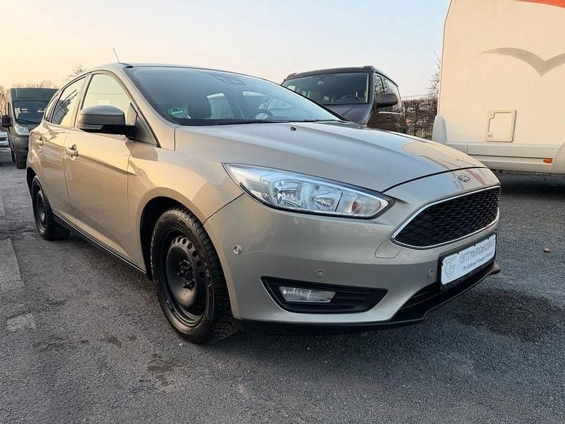 Gebraucht Ford Focus Business Edition 125 PS (91 kW) 2015 Grau Limousine